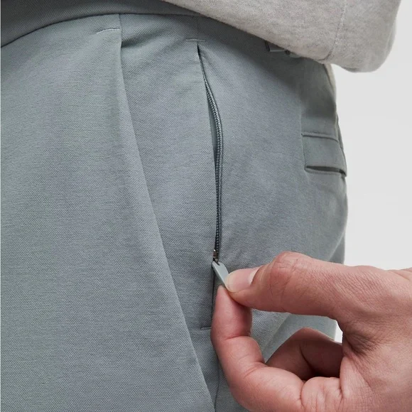 Lululemon ABC Slim-Fit Trouser 30L
Stretch Cotton VersaTwill - Picture 5 of 8